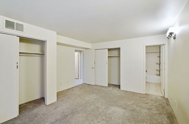 Building Photo - 1160 S Foothill Dr
