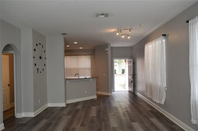 Building Photo - 12964 Emersondale Ave