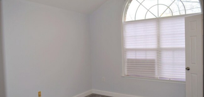 Building Photo - 9716 Lake Pointe Ct