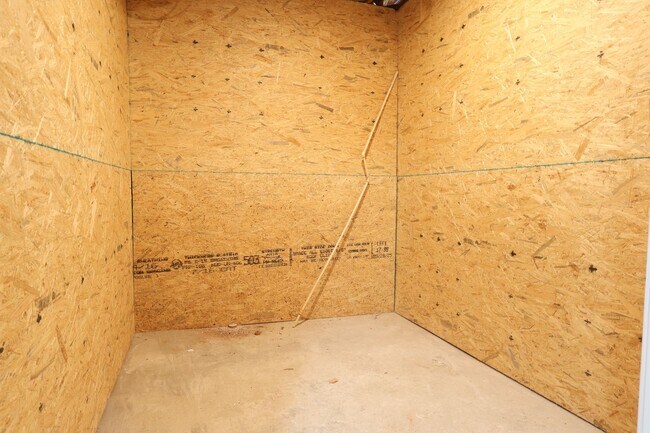 Building Photo - 1 Bedroom Apartment