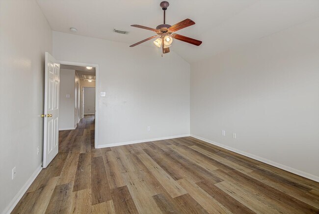 Building Photo - 13983 Maximos Dr