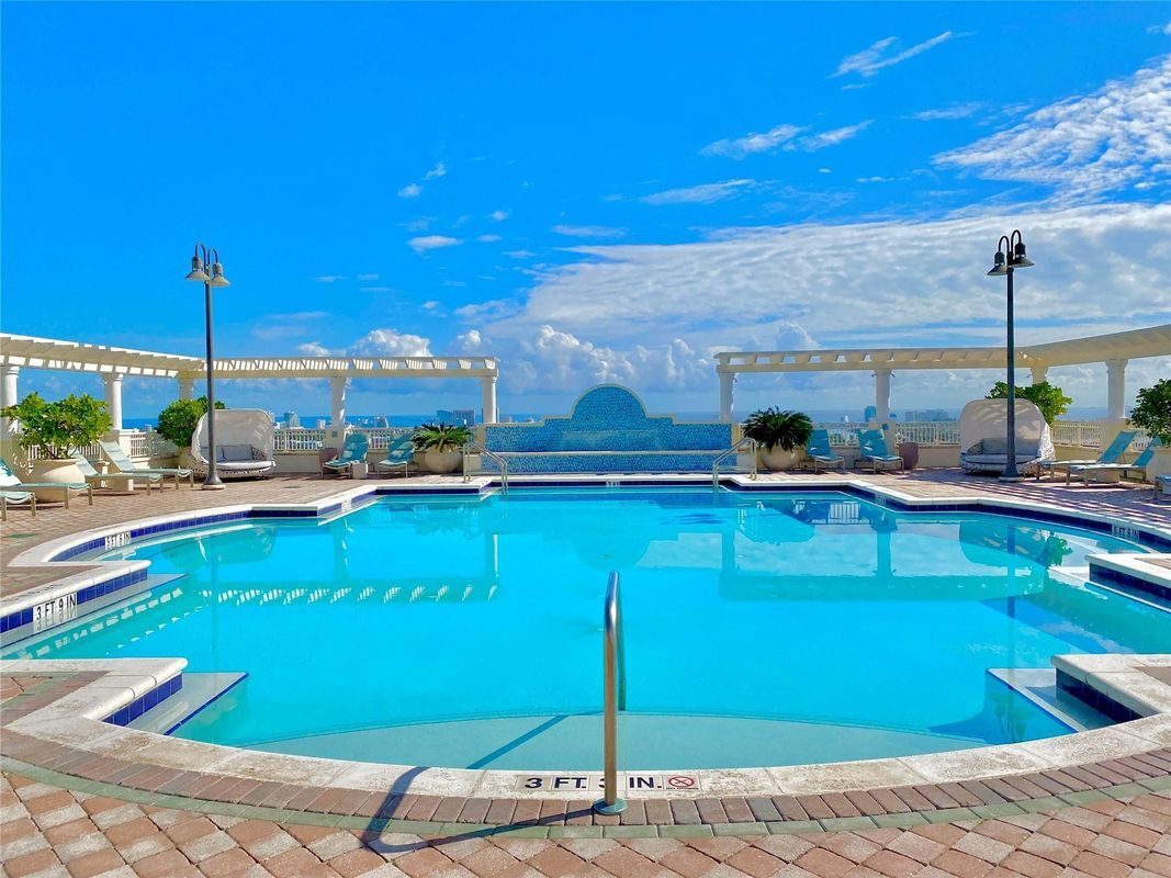 Building Photo - 511 SE 5 Ave