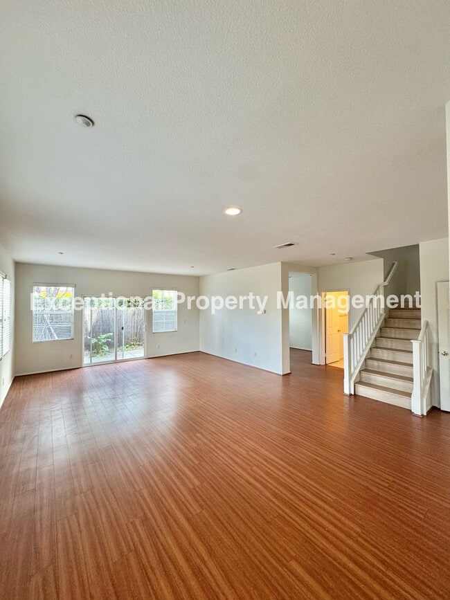 Building Photo - Ready to move in 3 bed 3 bath home
