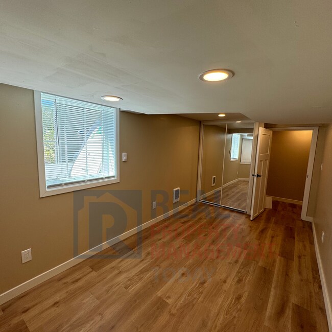 Building Photo - Giles/Valenzuela - 3204 (Cascade Group - G...