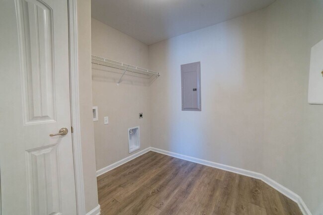 Building Photo - Available Now! ?? ?? ??!