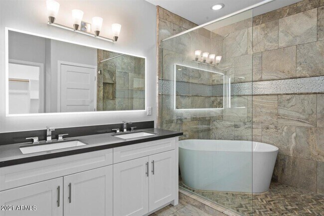 Building Photo - 1214 W 5th St