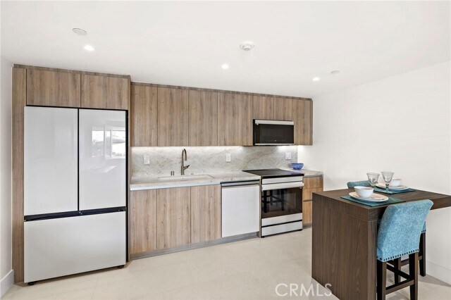 Building Photo - 200 Alta Vista Way