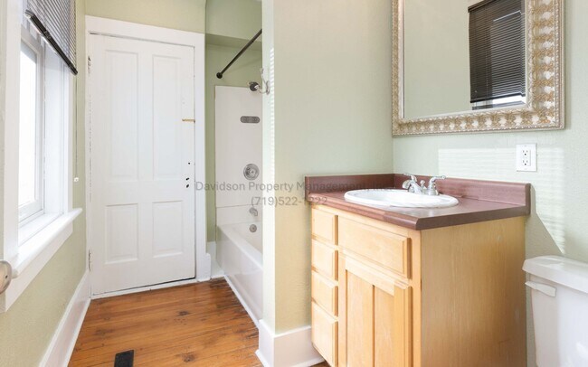 Building Photo - Stunning 3 Bedroom House in The Old North End