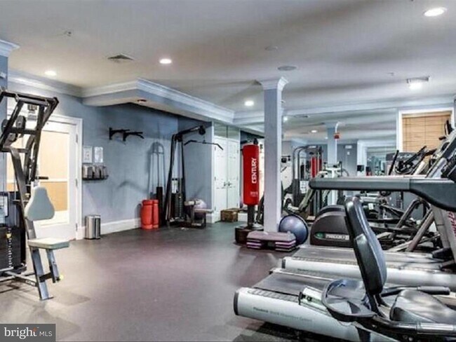 Building Photo - 2465 Army Navy Dr