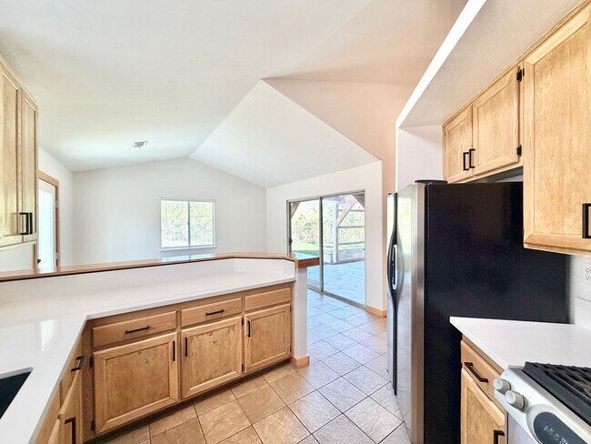 Building Photo - Recently Remodeled 3 Bedroom 2 Bathroom Corner Lot Home Move-in Ready
