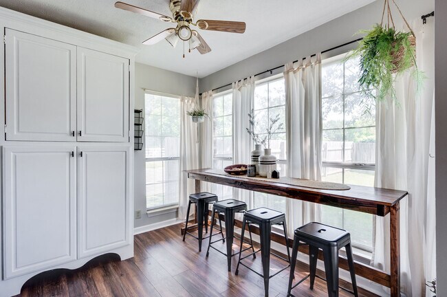 small eat in area in kitchen - 601 Hardin Shire Dr