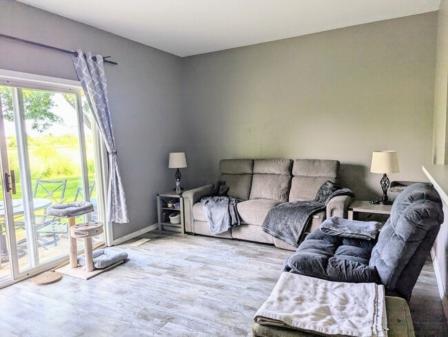 Building Photo - 2502 Oak Tree Ln