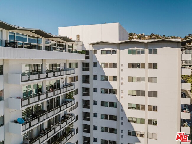 Building Photo - 1155 N La Cienega Blvd