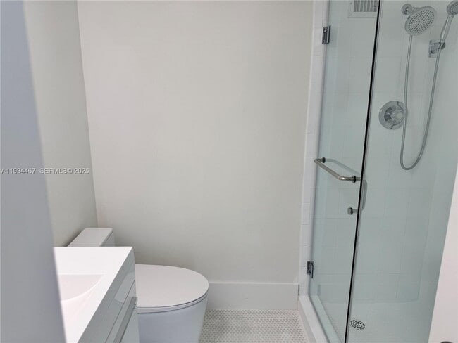 Building Photo - 5161 Collins Ave