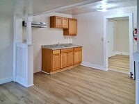 Building Photo - 325 N Laurel St