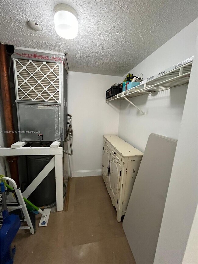 Building Photo - 770 Claughton Island Dr