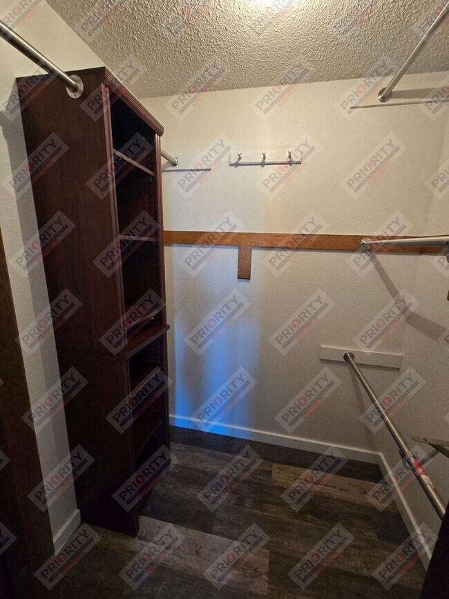 Building Photo - Single family home with a garage