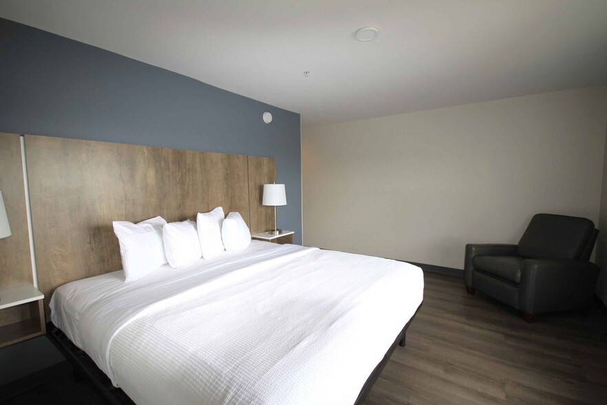 Building Photo - Furnished Studio-Albuquerque - Rio Rancho Blvd.