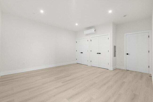 Building Photo - 4525 Bergenwood Ave