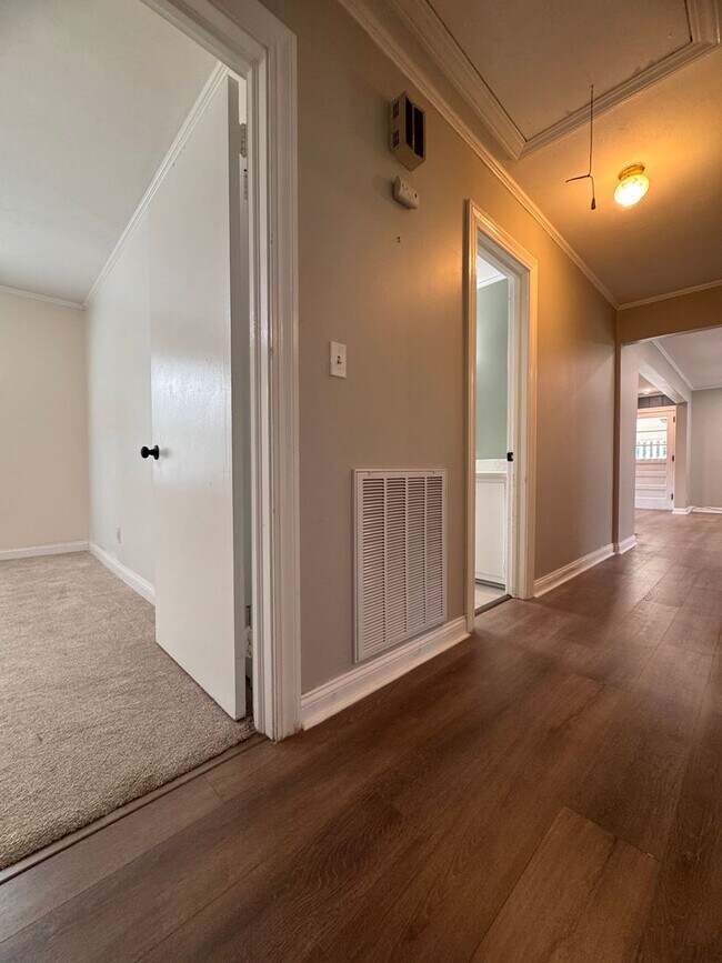 Building Photo - 3BR 1.5BA Brick Ranch in Lexington