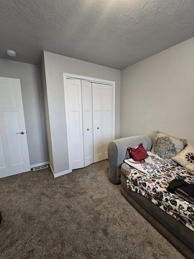 Building Photo - 6613 W 5th St