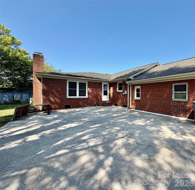 Building Photo - 3132 Dawnshire Ave