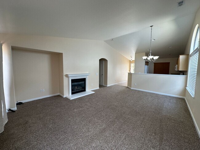Building Photo - Country living in this single story 3 bedr...