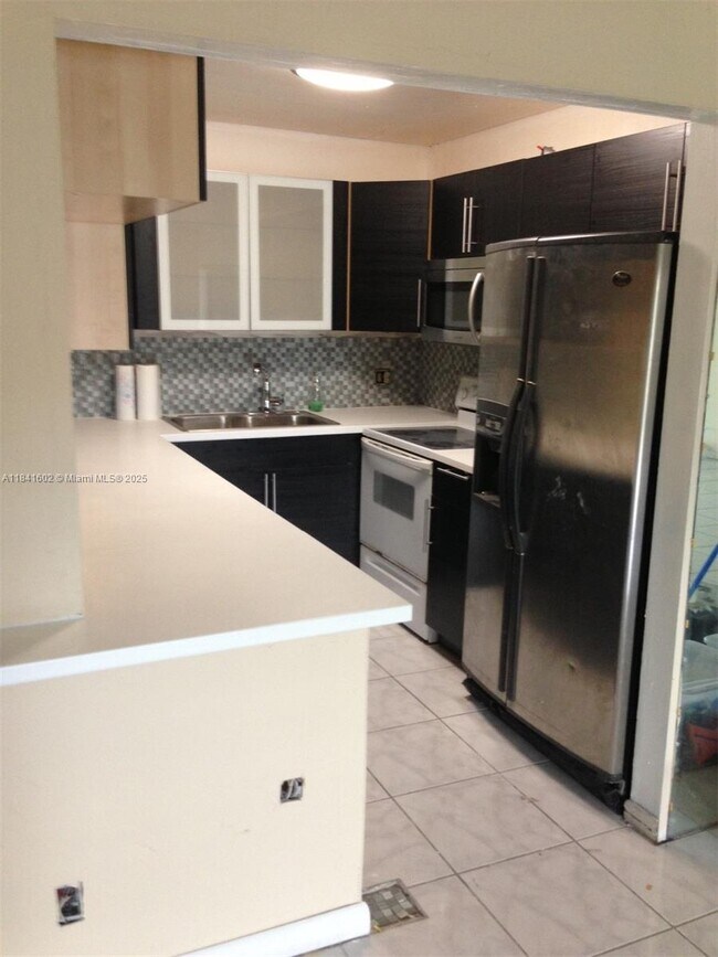 Primary Photo - 6101 N Falls Cir Dr
