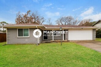 Building Photo - 4 Bedroom Pet-Friendly Home in Denton, TX with Main Street Renewal