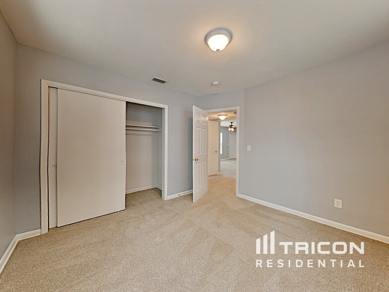 Building Photo - 1701 Audrey Dr