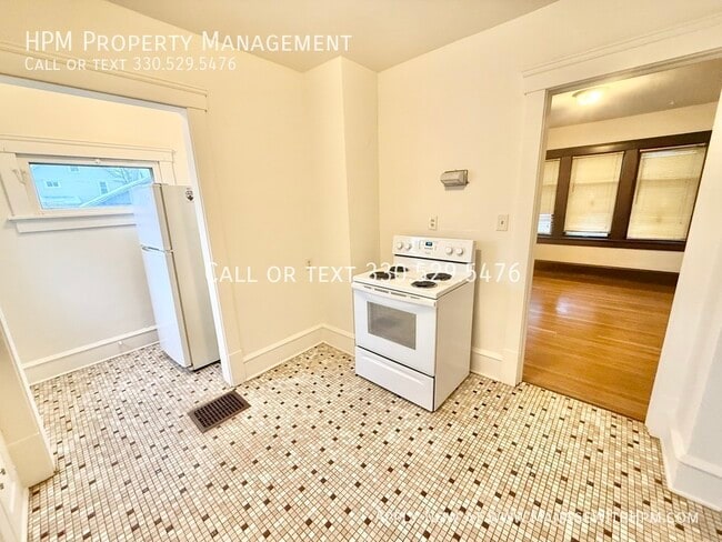 Building Photo - 1208 19th St NW