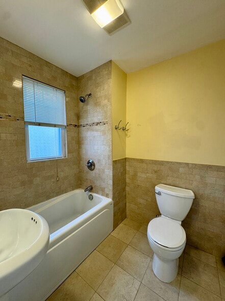 Building Photo - 156 Magazine St