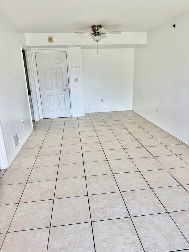 Building Photo - 2475 NW 16th St Rd