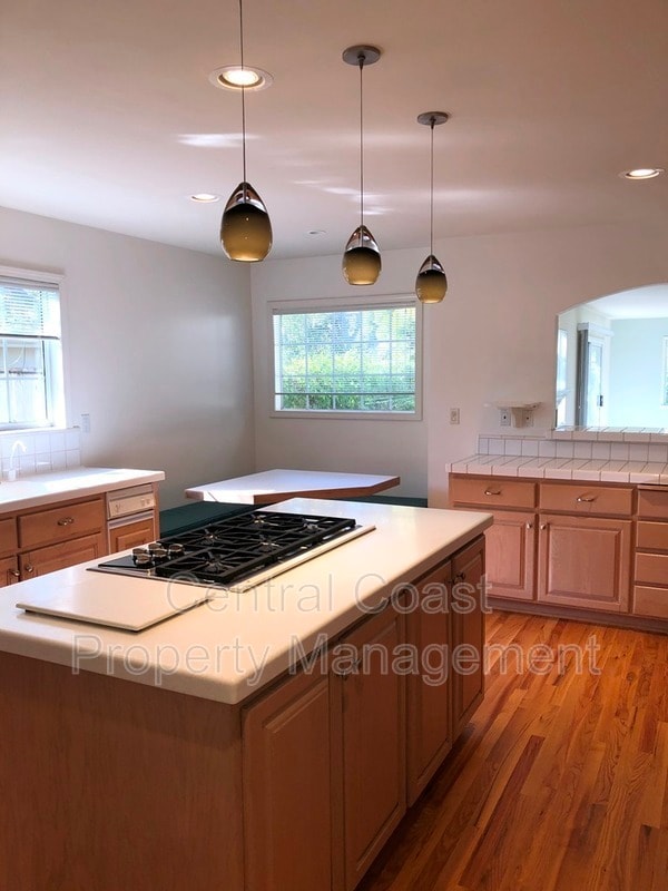 Building Photo - 2884 Sloat Rd