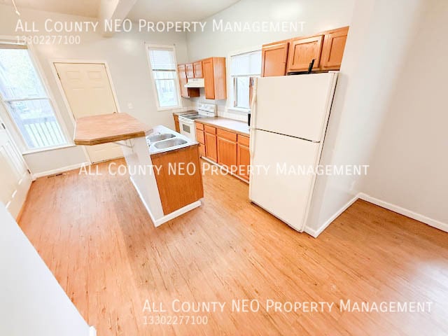 Building Photo - 470 Allyn St