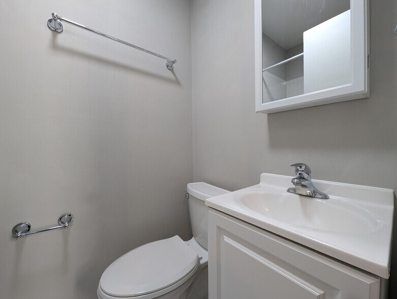 Building Photo - 3824 N Fremont