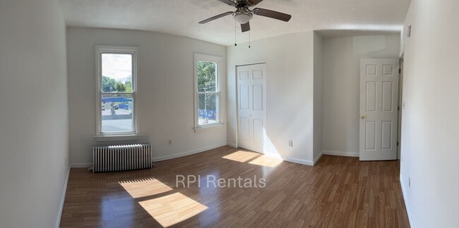 Building Photo - Newly Remodeled 2 Bedroom House