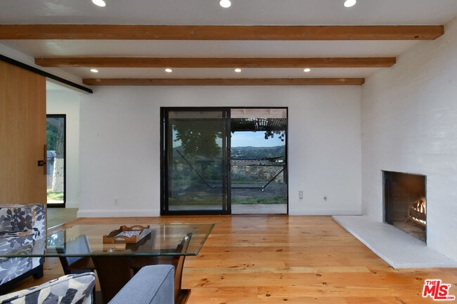 Building Photo - 2145 Linda Flora Dr