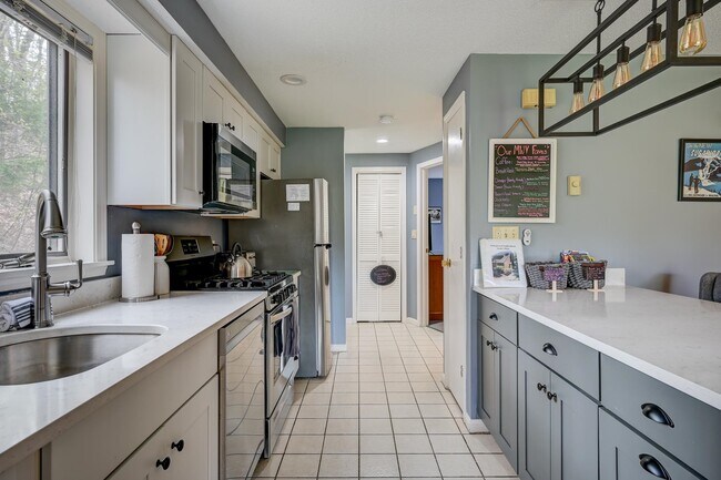 Building Photo - F37 Nordic Village Ln