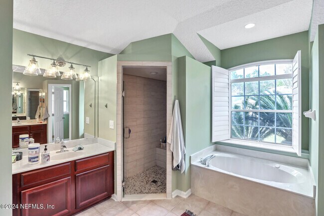 Building Photo - 1400 Windflower Cir