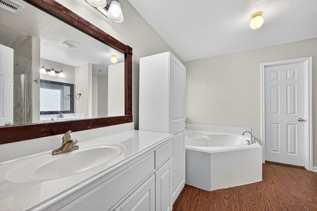 Building Photo - 7126 White Willow Ln