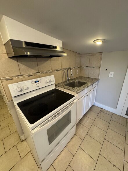 Building Photo - 464 3rd St