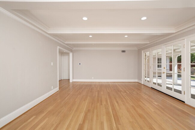 Building Photo - 5360 Bothwell Rd