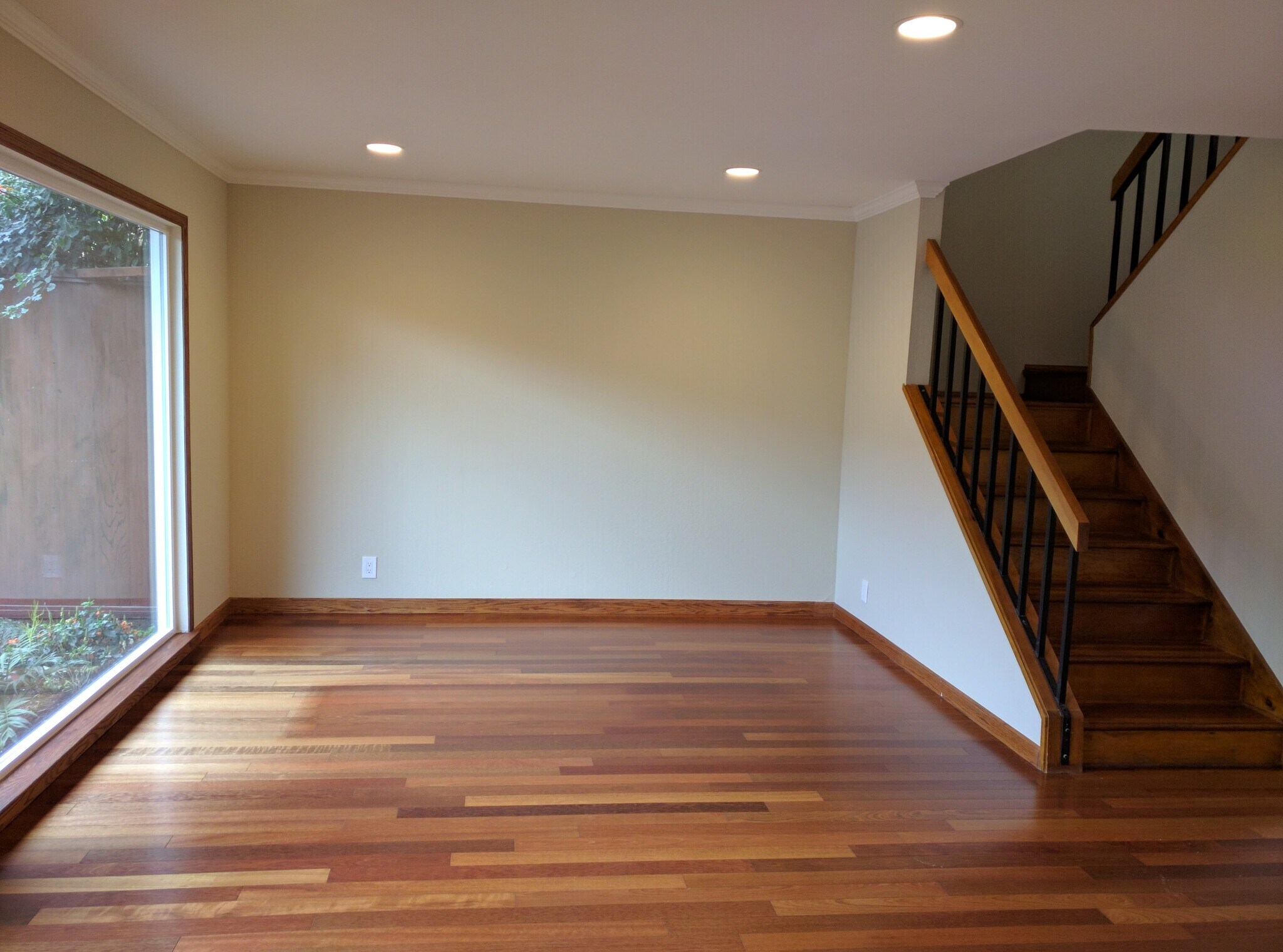 Building Photo - 1566 Capri Dr