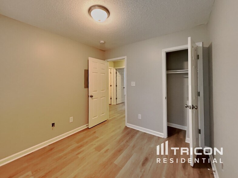 Building Photo - 2048 Ballston Pl