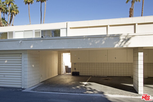 Building Photo - 501 Desert Lakes Cir