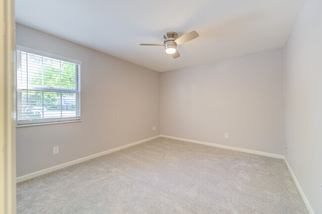 Building Photo - 1547 E Swan Cir