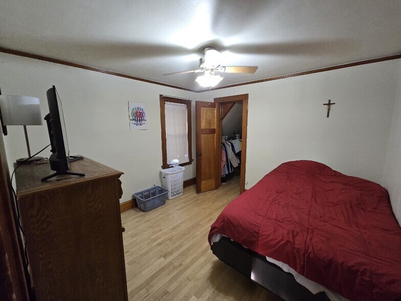 Master Bedroom - 618 S Main St