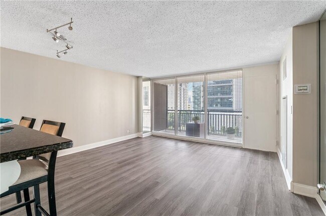 Building Photo - 620 Peachtree St NE