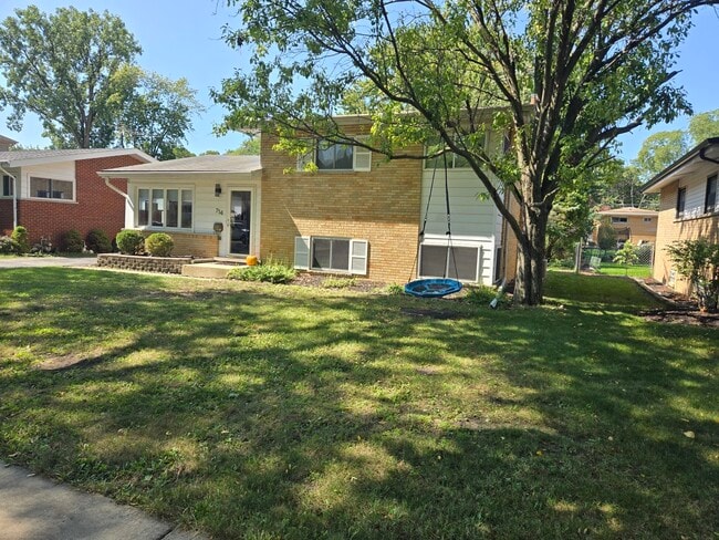 Building Photo - 714 N Eastwood Ave